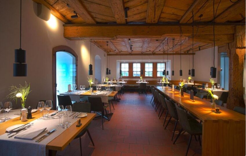 Gasthaus zum Trauben - Restaurant Innen mit Elektroinstallationen